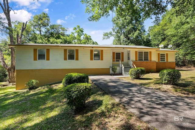 4014 Moffett Ct, Mobile, AL 36618 - single story home with a front lawn