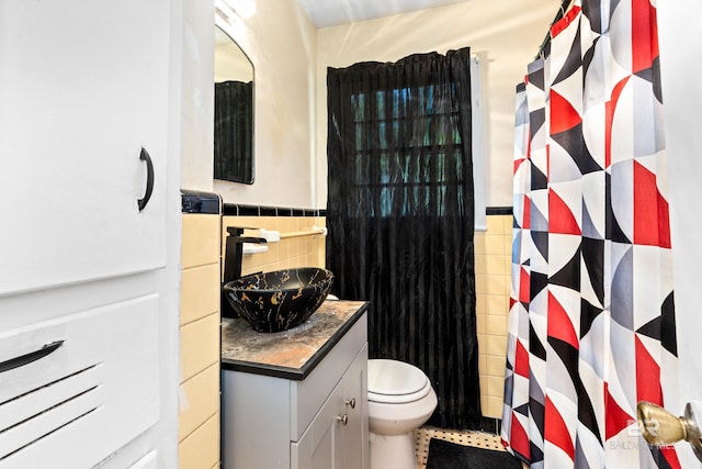 4014 Moffett Ct, Mobile, AL 36618 - bathroom featuring tile walls, vanity, toilet, a wainscoted wall, and a shower with curtain