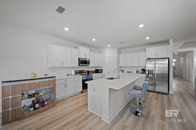 kitchen with visible vents, stainless steel appliances, recessed lighting, and a sink