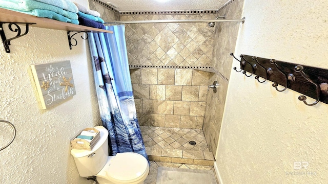 bathroom with toilet, a textured ceiling, and curtained shower