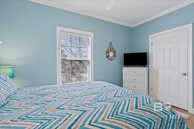 bedroom featuring ornamental molding, carpet flooring, and a ceiling fan