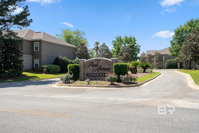 view of community / neighborhood sign