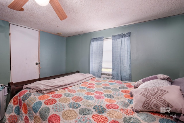 bedroom featuring ceiling fan, a textured ceiling, and a closet