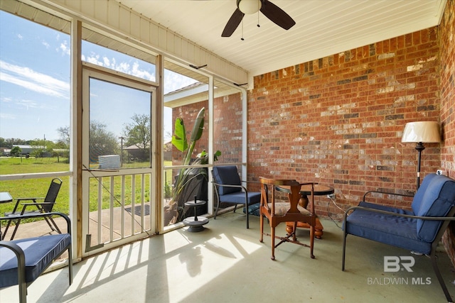 sunroom / solarium with a ceiling fan