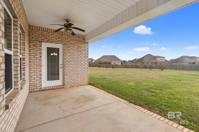 view of patio featuring a fenced backyard and ceiling fan