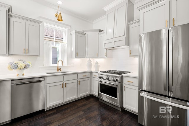 kitchen with sink, dark wood-type flooring, decorative backsplash, appliances with stainless steel finishes, and ornamental molding