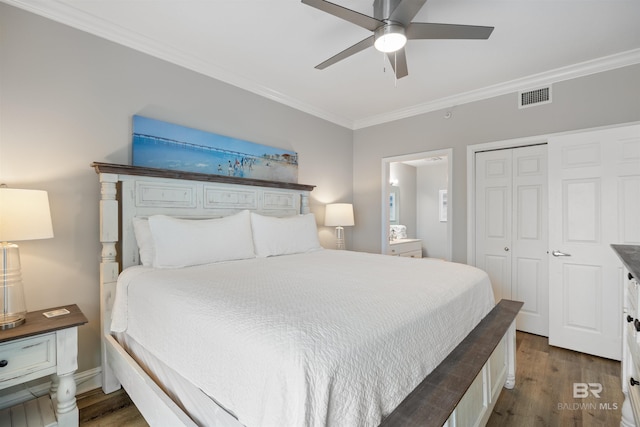 bedroom with visible vents, crown molding, wood finished floors, a closet, and a ceiling fan