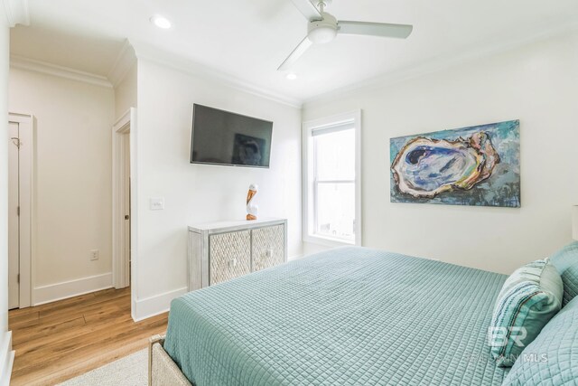 1050 W Beach Blvd Unit E, Gulf Shores, AL 36542 - bedroom featuring crown molding, light wood-style flooring, ceiling fan, and recessed lighting