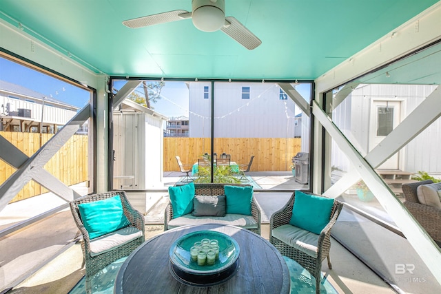 sunroom featuring a ceiling fan