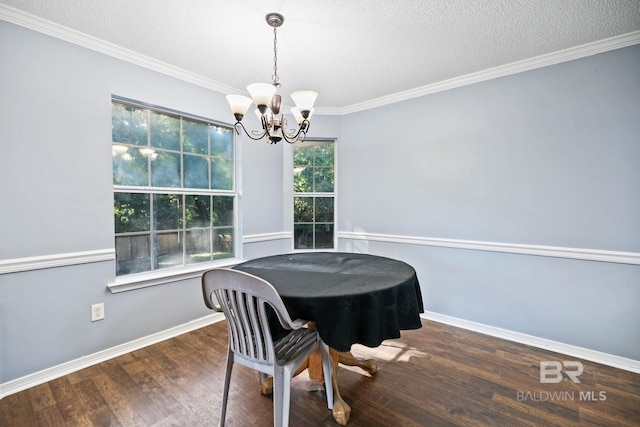 dining space featuring a notable chandelier, ornamental molding, dark wood-type flooring, and a textured ceiling