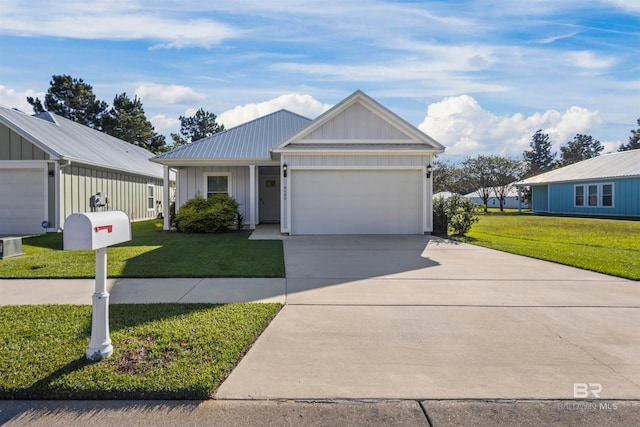 view of front of home featuring a front lawn and a garage