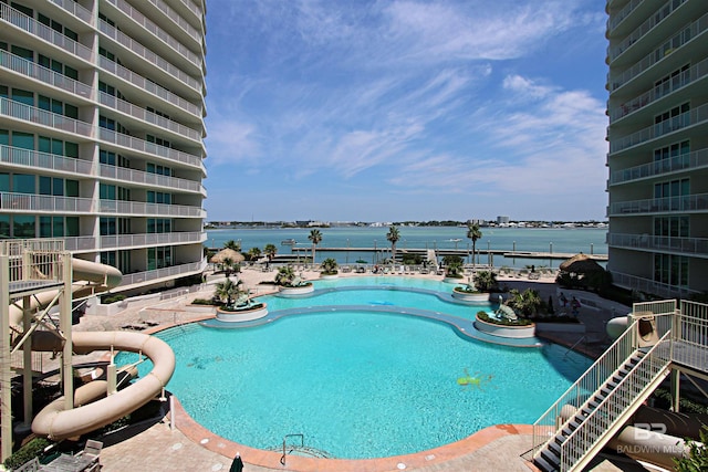 view of swimming pool featuring a water view