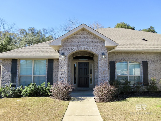 view of front of home with a front lawn