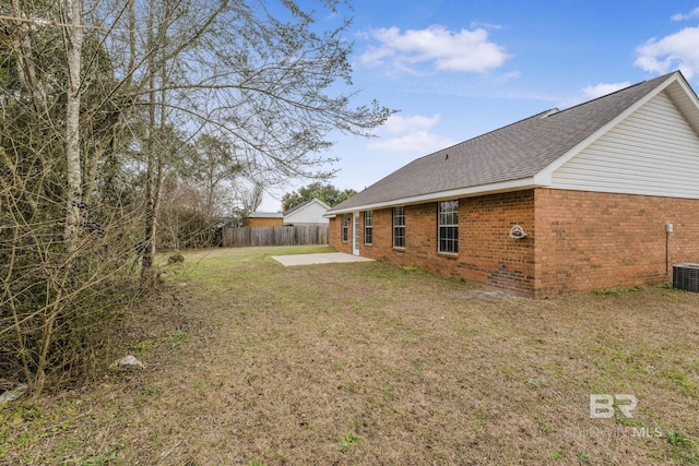 view of yard with a patio