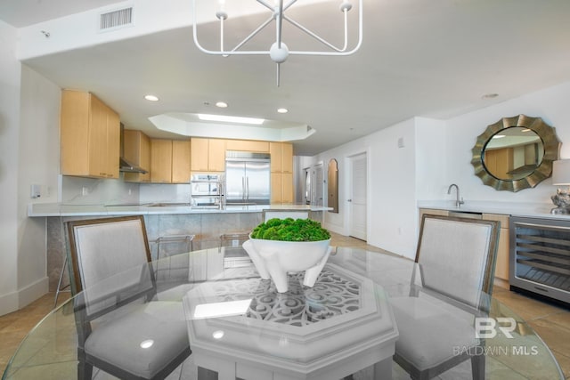 dining space featuring visible vents, baseboards, light tile patterned flooring, recessed lighting, and wine cooler