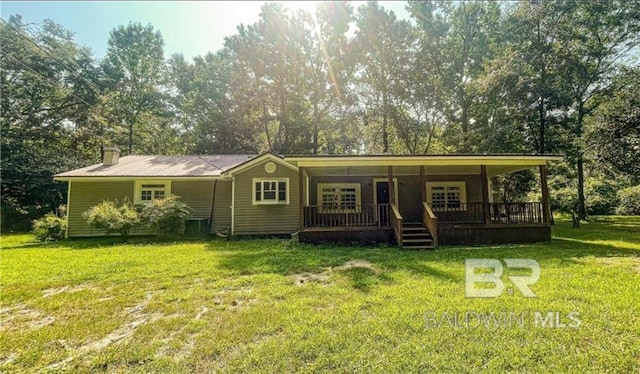 view of front of property featuring a porch, central AC, and a front lawn