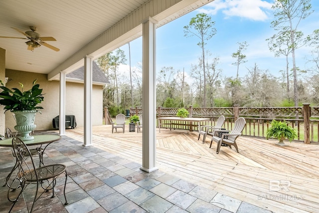 sunroom featuring ceiling fan