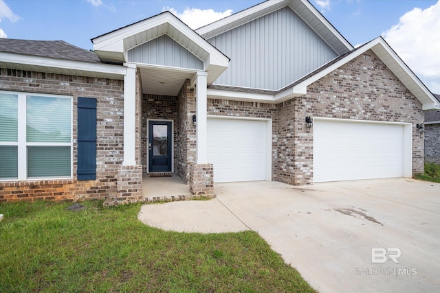 craftsman-style home with a front lawn and a garage