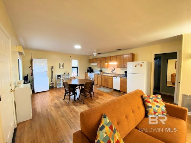106 Ryan Ct, Dauphin Island, AL 36528 - dining space with light wood-style flooring, stacked washer / dryer, recessed lighting, and ceiling fan