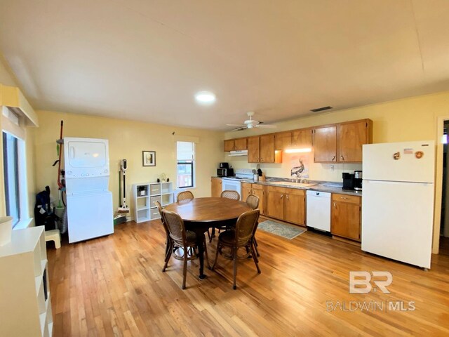 106 Ryan Ct, Dauphin Island, AL 36528 - dining room featuring stacked washer / drying machine, light wood-type flooring, and a ceiling fan