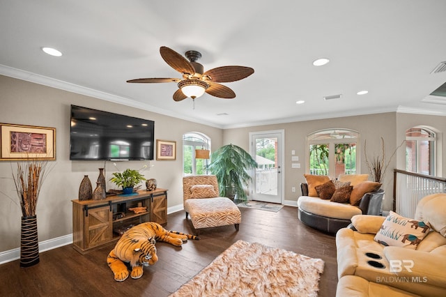 living area featuring baseboards, hardwood / wood-style floors, a ceiling fan, crown molding, and recessed lighting