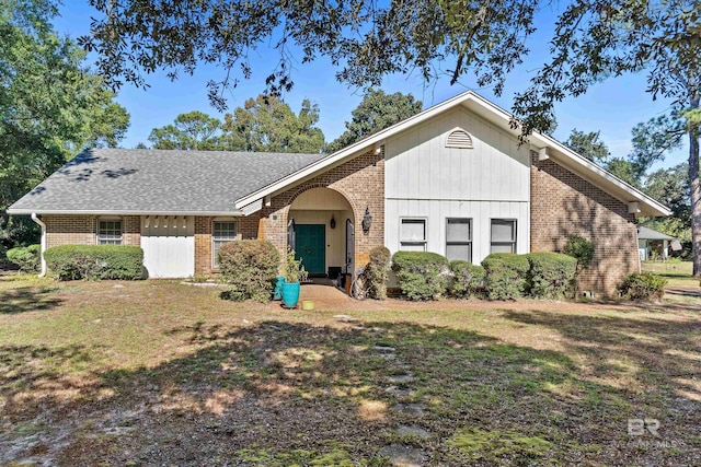 ranch-style home with a front lawn