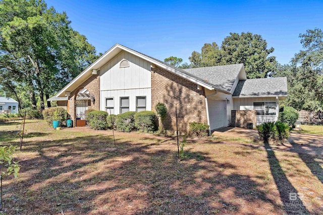 view of front of property featuring a garage and a front lawn