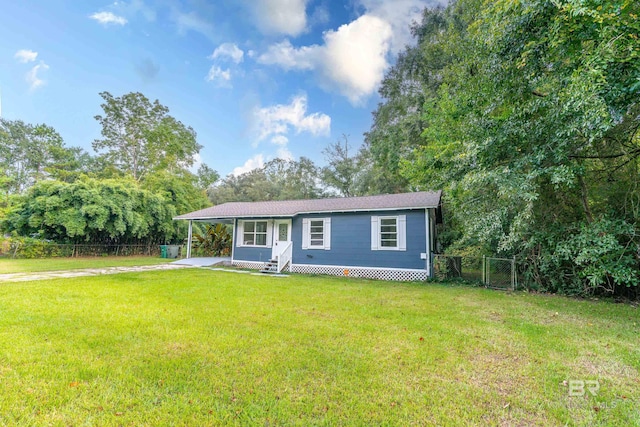 view of front of house featuring a front yard