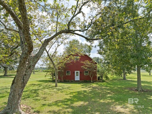 view of front facade with a front yard