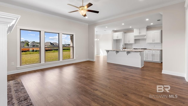 10253 Secretariat Blvd, Daphne, AL 36526 - kitchen featuring ceiling fan, dark wood-style flooring, white cabinetry, backsplash, and a breakfast bar area