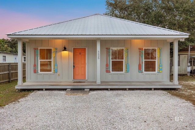 view of front of home with covered porch