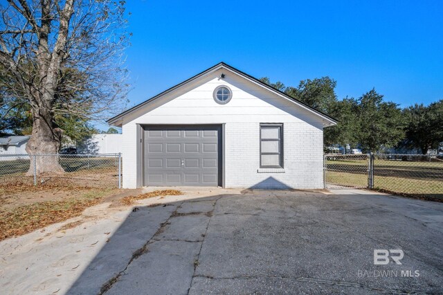 25121 State St, Elberta, AL 36530 - view of garage