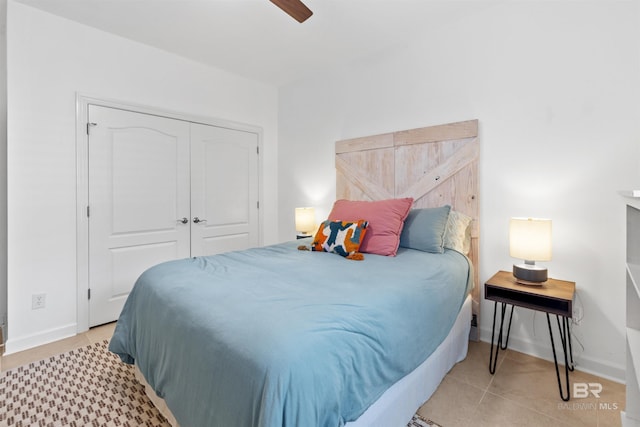 bedroom featuring ceiling fan, a closet, and baseboards