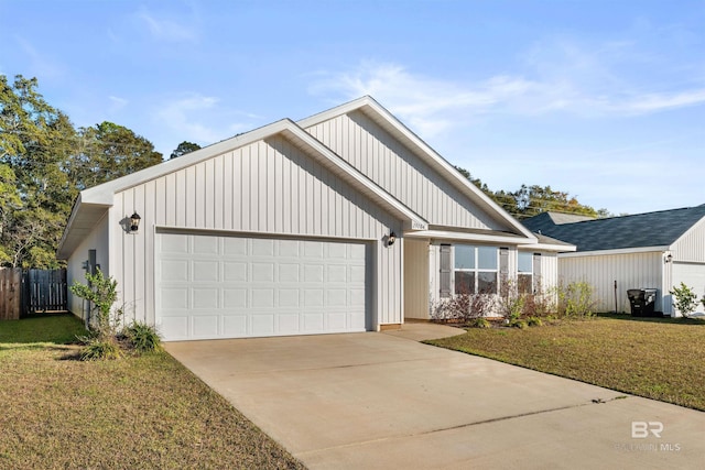 view of front of house featuring a front yard and a garage