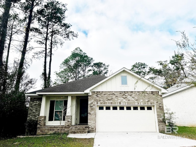 craftsman house featuring a garage