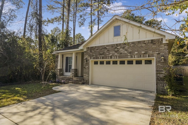 view of front facade featuring a garage