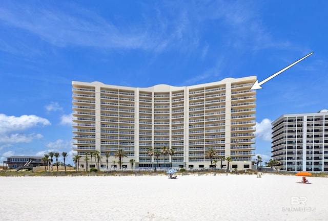 view of apartment building / complex