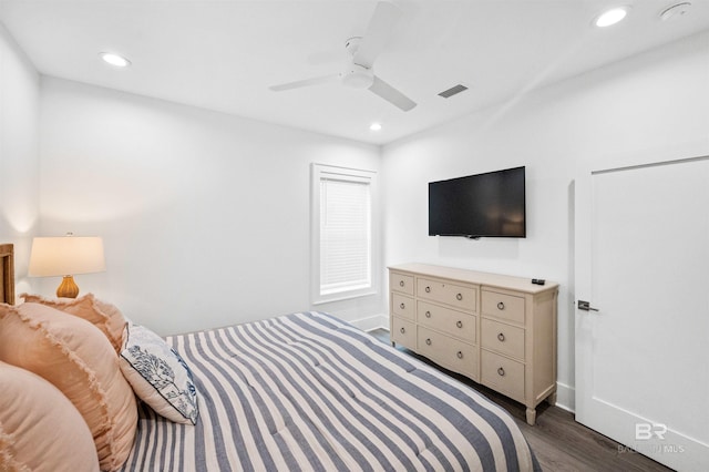 1476 Sandpiper Ln Unit B, Gulf Shores, AL 36542 - bedroom with recessed lighting, dark wood-style flooring, a ceiling fan, and baseboards