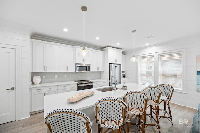 1476 Sandpiper Ln Unit B, Gulf Shores, AL 36542 - kitchen with stainless steel appliances, a sink, light wood-type flooring, light countertops, and crown molding