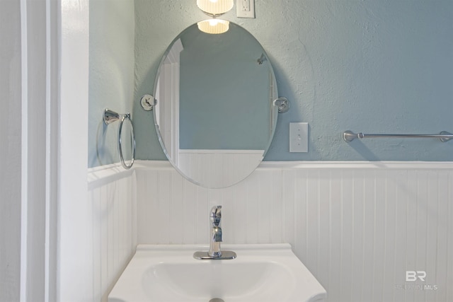 bathroom with sink