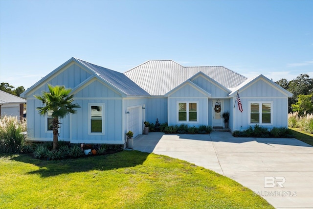 view of front facade featuring a front yard and a garage