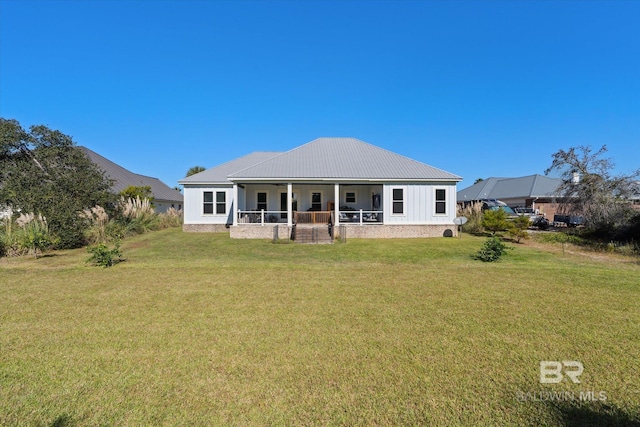 back of house featuring a yard