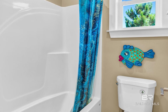 566 Boykin Ct N, Gulf Shores, AL 36542 - full bathroom featuring shower / tub combo with curtain and toilet