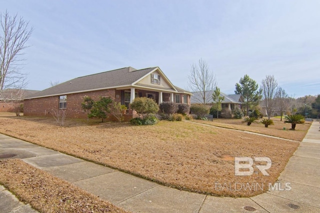 single story home featuring a front lawn