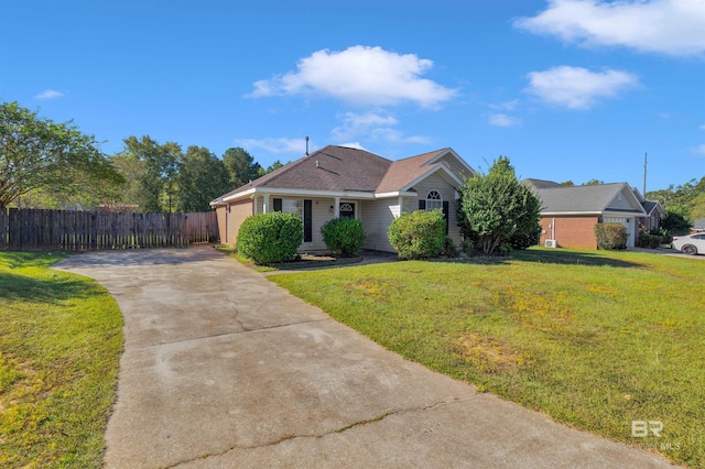 view of front facade featuring driveway, a front lawn, and fence