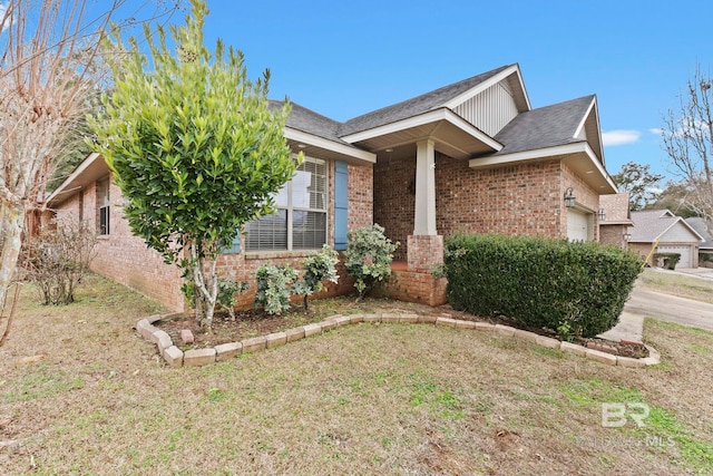 view of front of property featuring a garage and a front yard