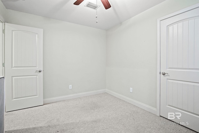 carpeted empty room featuring ceiling fan