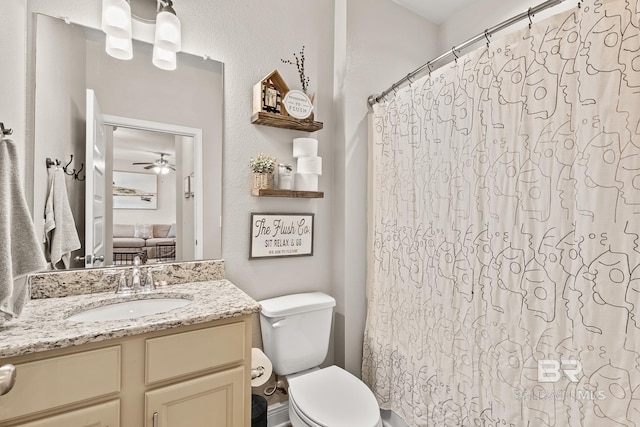 bathroom featuring a shower with shower curtain, toilet, connected bathroom, ceiling fan, and vanity