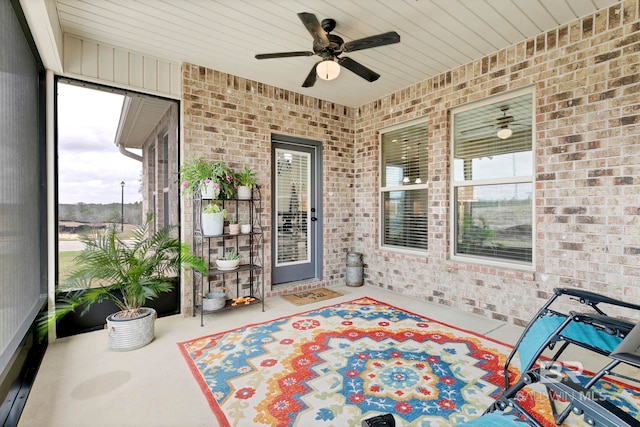 sunroom featuring a ceiling fan