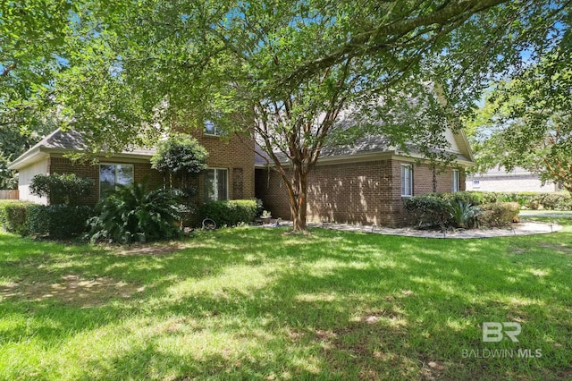 view of front of property with a front lawn